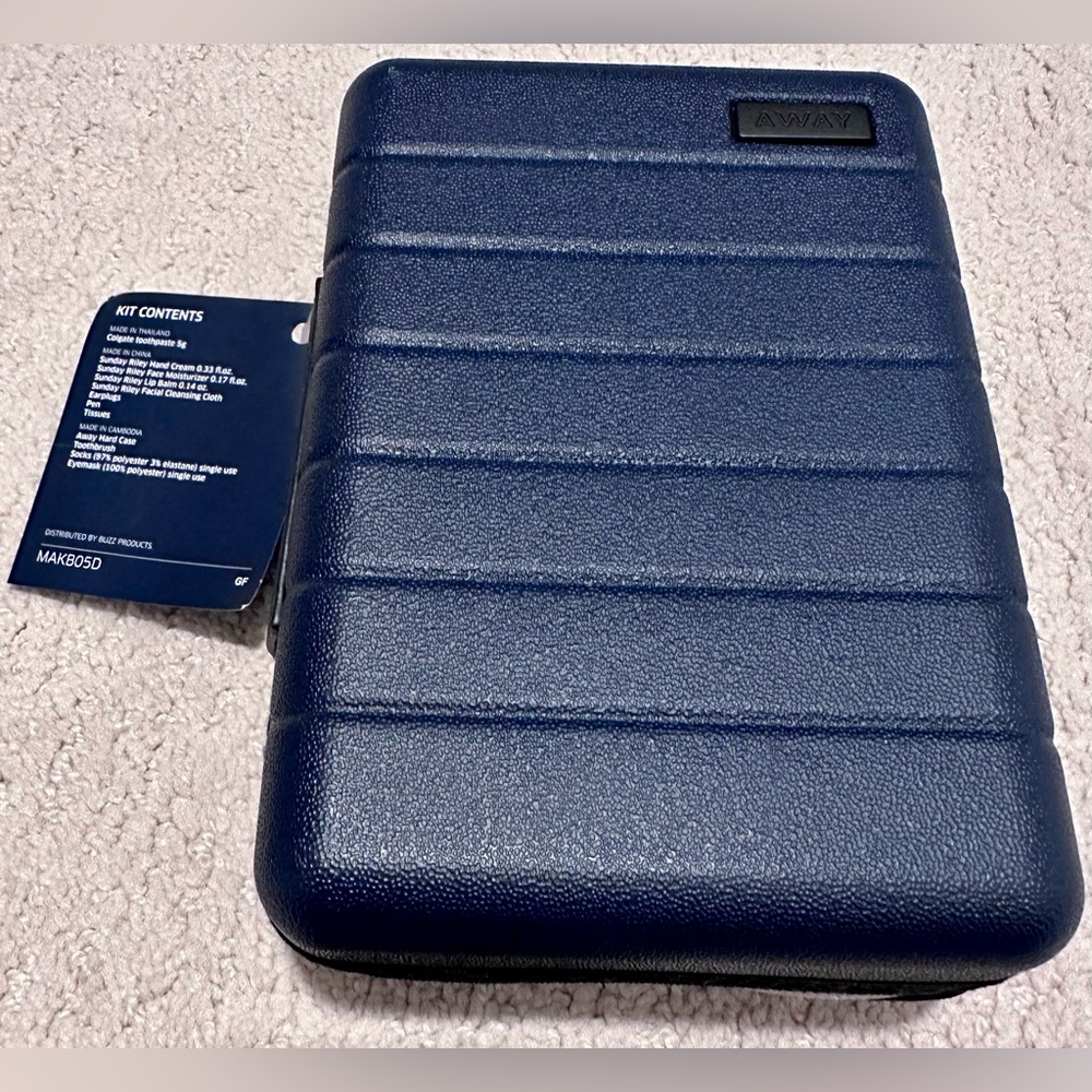 New w/Tag Away United Polaris Amenities Kit, with Amenities, Navy w/ Grey zipper